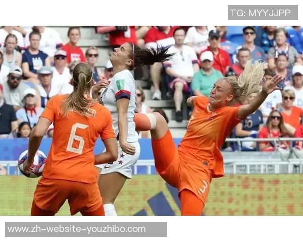 荷兰女足与丹麦女足激战正酣谁将晋级下一轮赛事决胜负